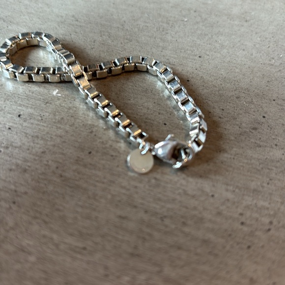 Tiffany & Co. Silver Venetian Bracelet PRICE DROP Today Only Closet clearout - Picture 5 of 10